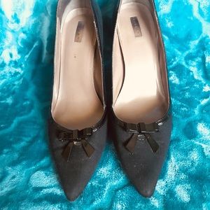 Black Tahari Fabric Pumps